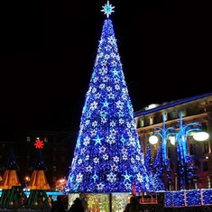 Gigantische commerciële verlichte kerstboom voor buiten